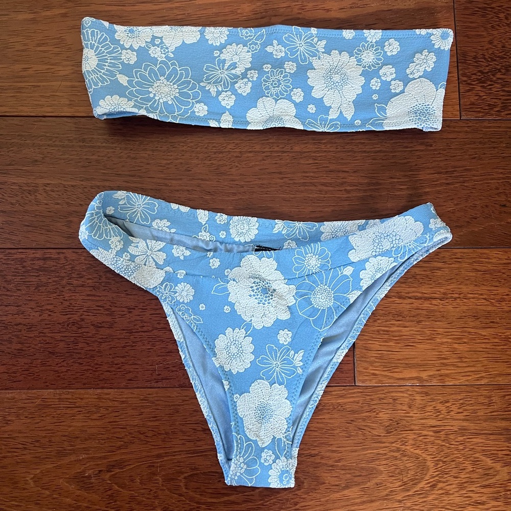 TRIANGL Blue floral bikini with bag